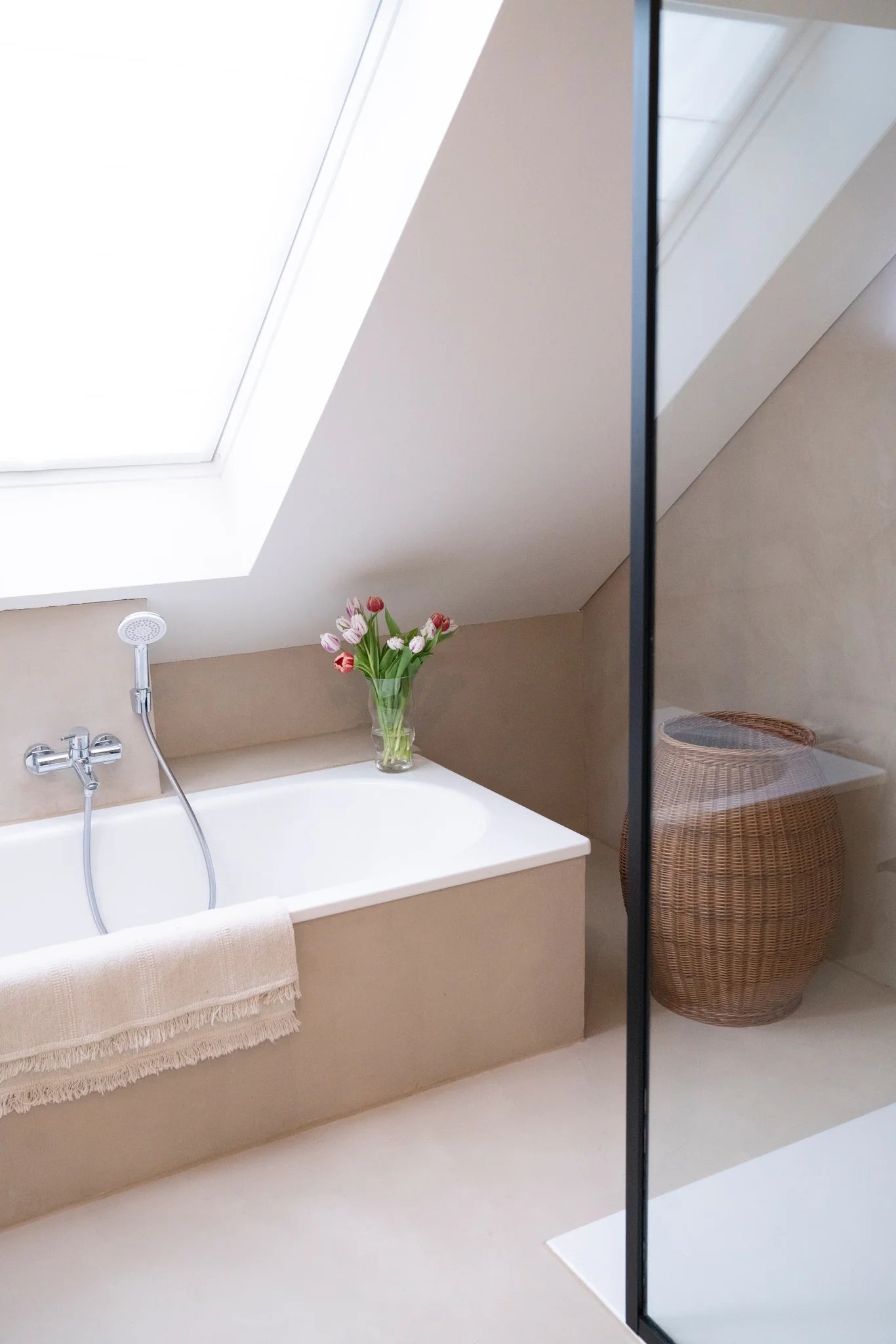 YuuBath Toby Series Built-In Acrylic Bathtub